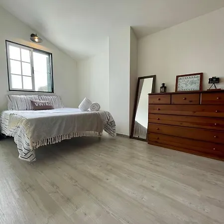 Villa Casa De Almagreira (Santa Maria)